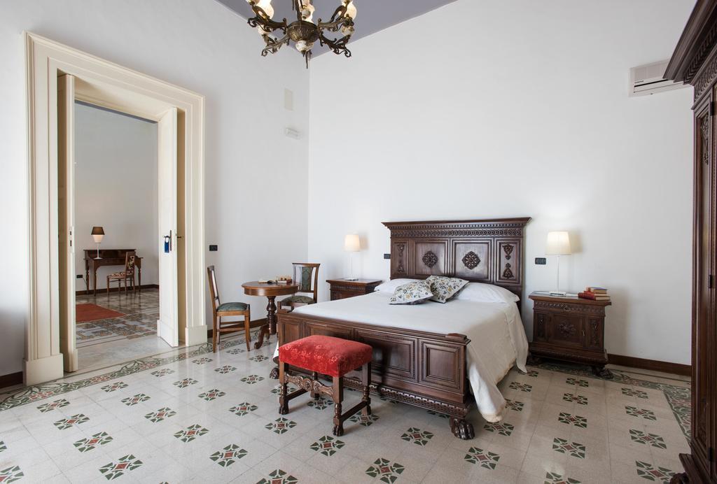 ミネルヴィーノ・ディ・レッチェ Palazzo Scarciglia - Dimora D'Epoca Bed & Breakfast エクステリア 写真