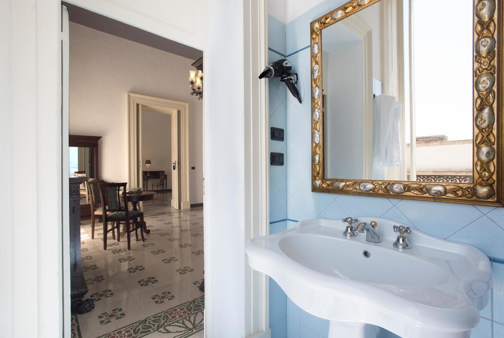 ミネルヴィーノ・ディ・レッチェ Palazzo Scarciglia - Dimora D'Epoca Bed & Breakfast エクステリア 写真