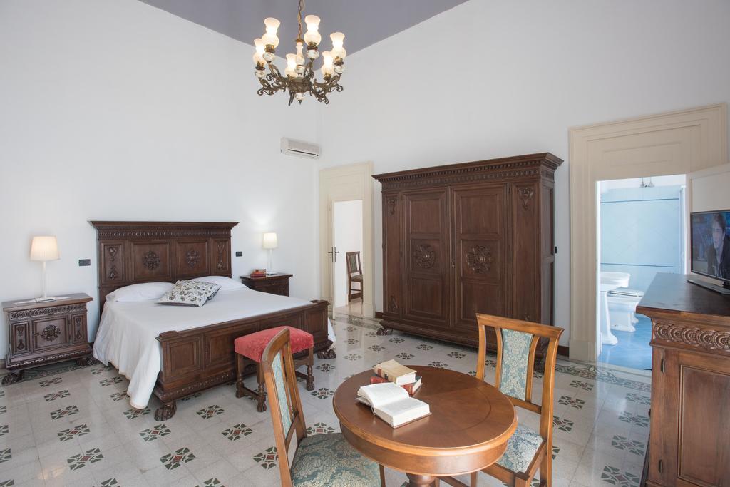 ミネルヴィーノ・ディ・レッチェ Palazzo Scarciglia - Dimora D'Epoca Bed & Breakfast エクステリア 写真
