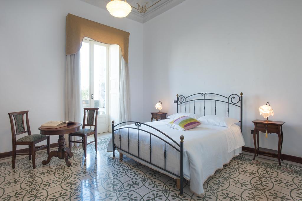 ミネルヴィーノ・ディ・レッチェ Palazzo Scarciglia - Dimora D'Epoca Bed & Breakfast エクステリア 写真