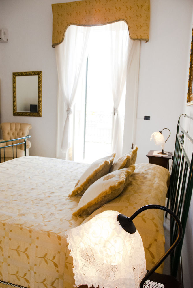 ミネルヴィーノ・ディ・レッチェ Palazzo Scarciglia - Dimora D'Epoca Bed & Breakfast エクステリア 写真